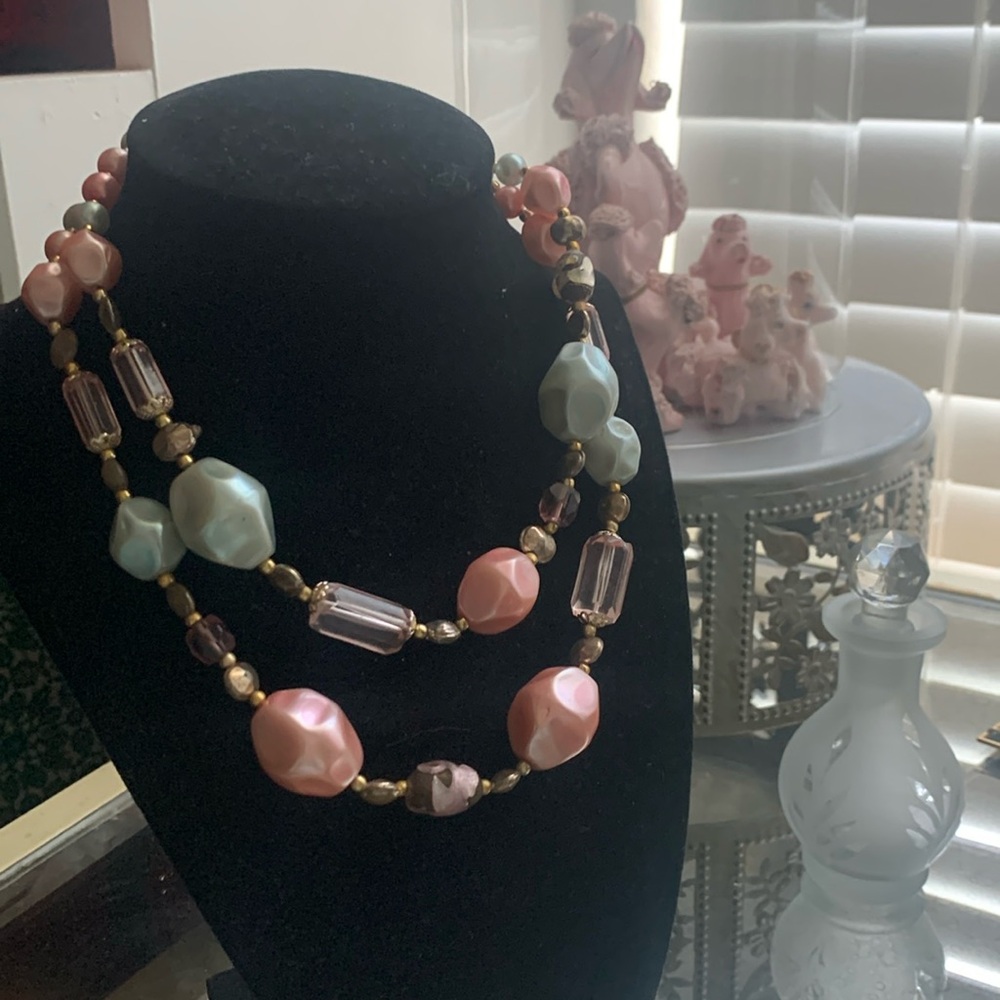 Vintage 1950-60s costume jewelry necklace.